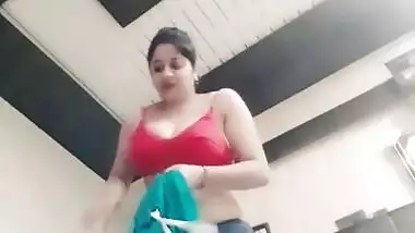 Desi Beautiful Bhabhi Selfie For Lover