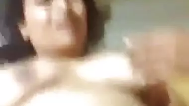 मस्त बूबो वाली रवीना भाभी की चूत में हाथ डाला