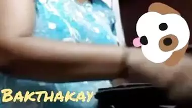 Tamil Wife ass shake