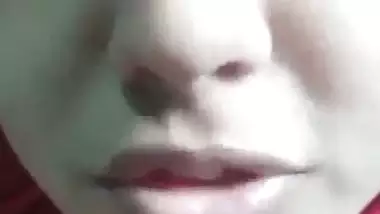 Hijab girl opens bra and round boobs show on cam