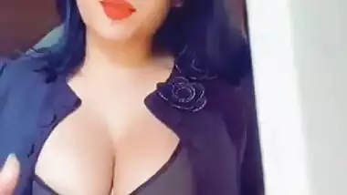 Queen Piumi New Cleavage Clip