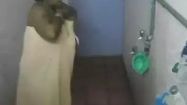 desi- south indian aunty bathing 2