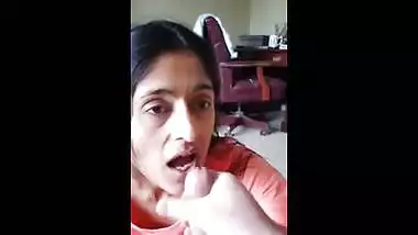 Home sex scandal of mature Indian aunty with youthful lad