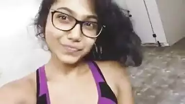 sweet DESI girl showing armpit.mp4