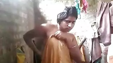 Hot Mallu Bhabhi Making Nude Selfie Videos