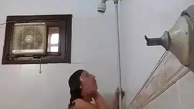 Beautiful Bigboob Paki Girl Showing And Bathing