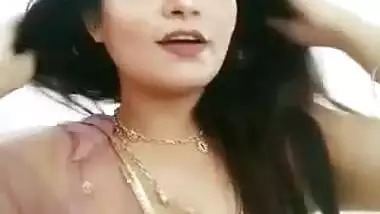 Gorgeous Sexy Desi Girl Teasing And showing Cleavage