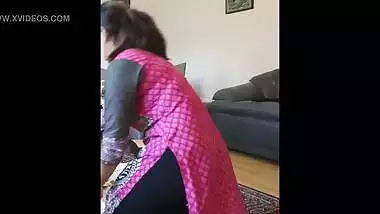 Desi bhabhi hot downblouse