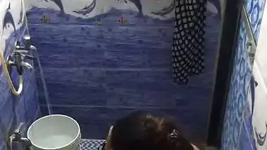 Pony tail bhabhi nude bath caught by neighbor