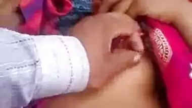 Village teen girl exposed her Desi teen boobs to a stranger