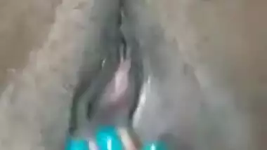 desi girl enjoying herself