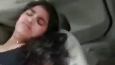 Sexy pakistani wife banged by boyfriend inside car