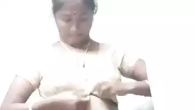 XXX-looking Desi mom is proud of her saggy twins and exposes them