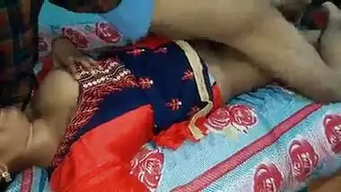 भाई ने कज़िन सेक्सी बहन की घर पर चूत की सील तोड़ी