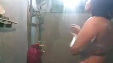 indian latest Bangla Beauty Aunty Captured Her Bath Video for Lover - SlutLoad ™