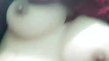 Cute desi girl virgin boobs showing viral selfie
