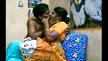 Mallu big boobs aunty home sex with neighbor