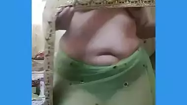 Big ass bhabi navel show in saree