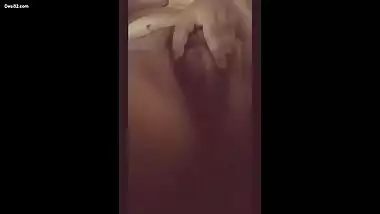 Beautiful Sexy Indian Girl Showing And Fingering 6Clip