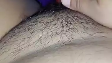 Didi Apne Chut Me Ungli Dal Ke Maze Leti Hui. Indian Beautiful Hairy Fingering