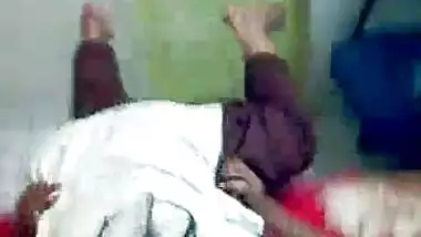 देसी लव बर्ड्स की रोमांस का हॉट इंडियन वीडियो