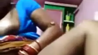 Masturbating Video Of Indian Bhabhi In Blue Saree