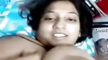 Exposing tits is the first XXX thing for the Indian to do after waking up