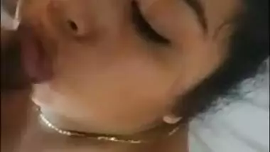 Facial cumshot is a good XXX reward for Desi fellatrix's efforts