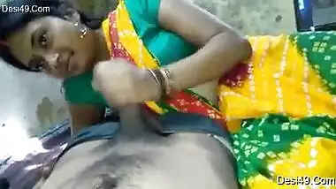 Randi Hindu bhabhi gauw ja rahi apna yaad gar video bnakar