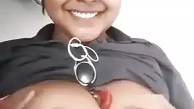 desi horny looking girl show big boobs