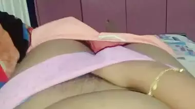 Desi girl fingering pussy selfie video