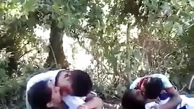 Indian college friends group sex mms in park