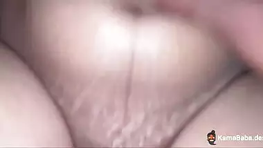 Bhabhi shaves pussy for neighbor’s dick in desi xxx MMS