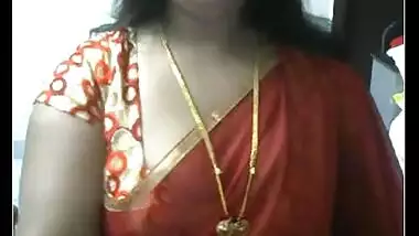 Desi Indian bhabhi exposing big boobs for you!