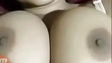 Beautifull big boobs girl showing in whatsapp call