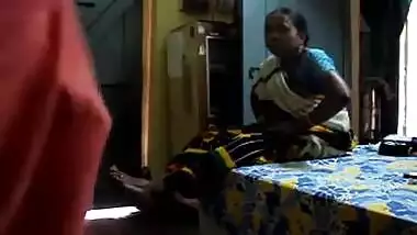 महिला सेक्स वीडियो चमकती