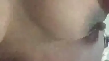 desi tamil aunty boob press lover