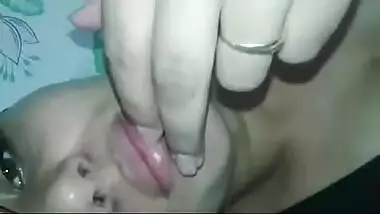 Chunky abode wife finger fuck her pussy and tastes her cum