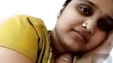 Married Telugu Bhabi Showing Cleavage