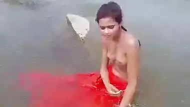 Dehati Lovers Enjoying Outdoor Bathing On Selfie Cam