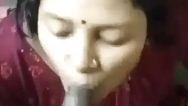 Newly married hot bhabhi giving nice blowjob