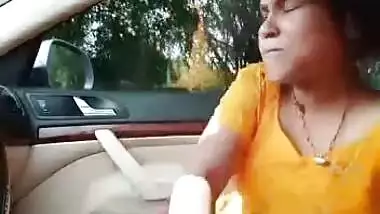 Marathi Randi giving blowjob inside car