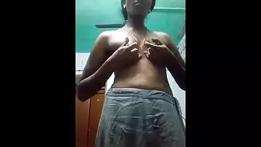 Tamil aunty undressing video