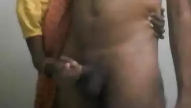 Desi indian maid giving handjob & cumshot