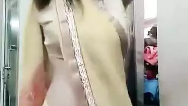 Desi Bhabi Saree ,Belly ,Hot dance