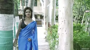 First On Net -simran Blue Saree Part 1