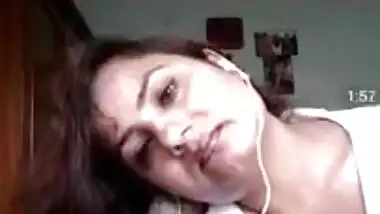 Chubby Bhabi Boobs Show Bathroom in Videocall