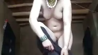 paki pashuto aunty strip nude