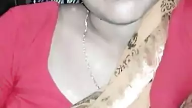 cute aunty selfie with sexy navel