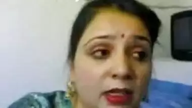 Horny Indian Aunty Fucking Own Fat Pussy With Sex Toy